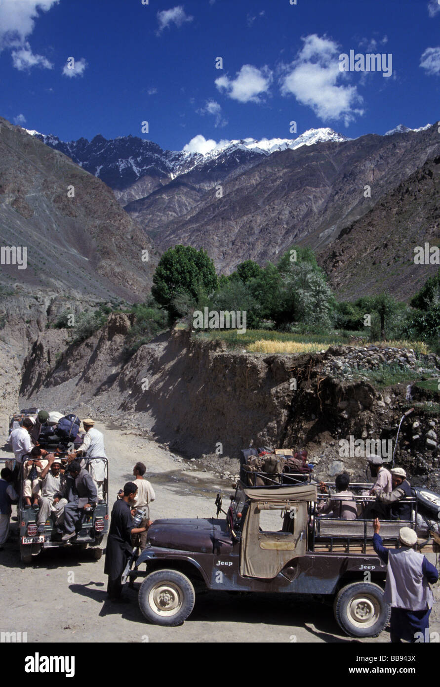 Hindu raj mountain range hi-res stock photography and images - Alamy