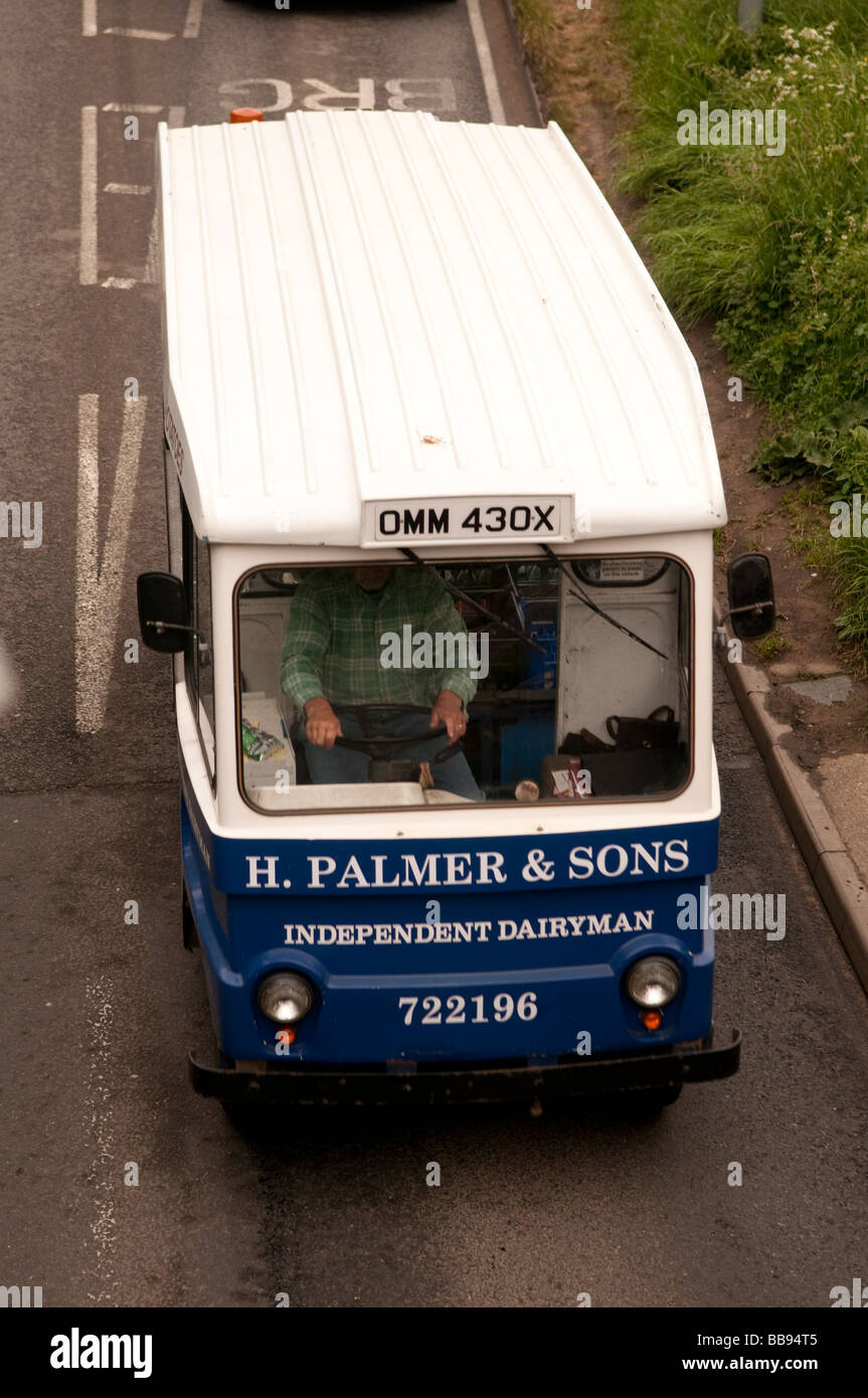 Milk float hires stock photography and images Alamy