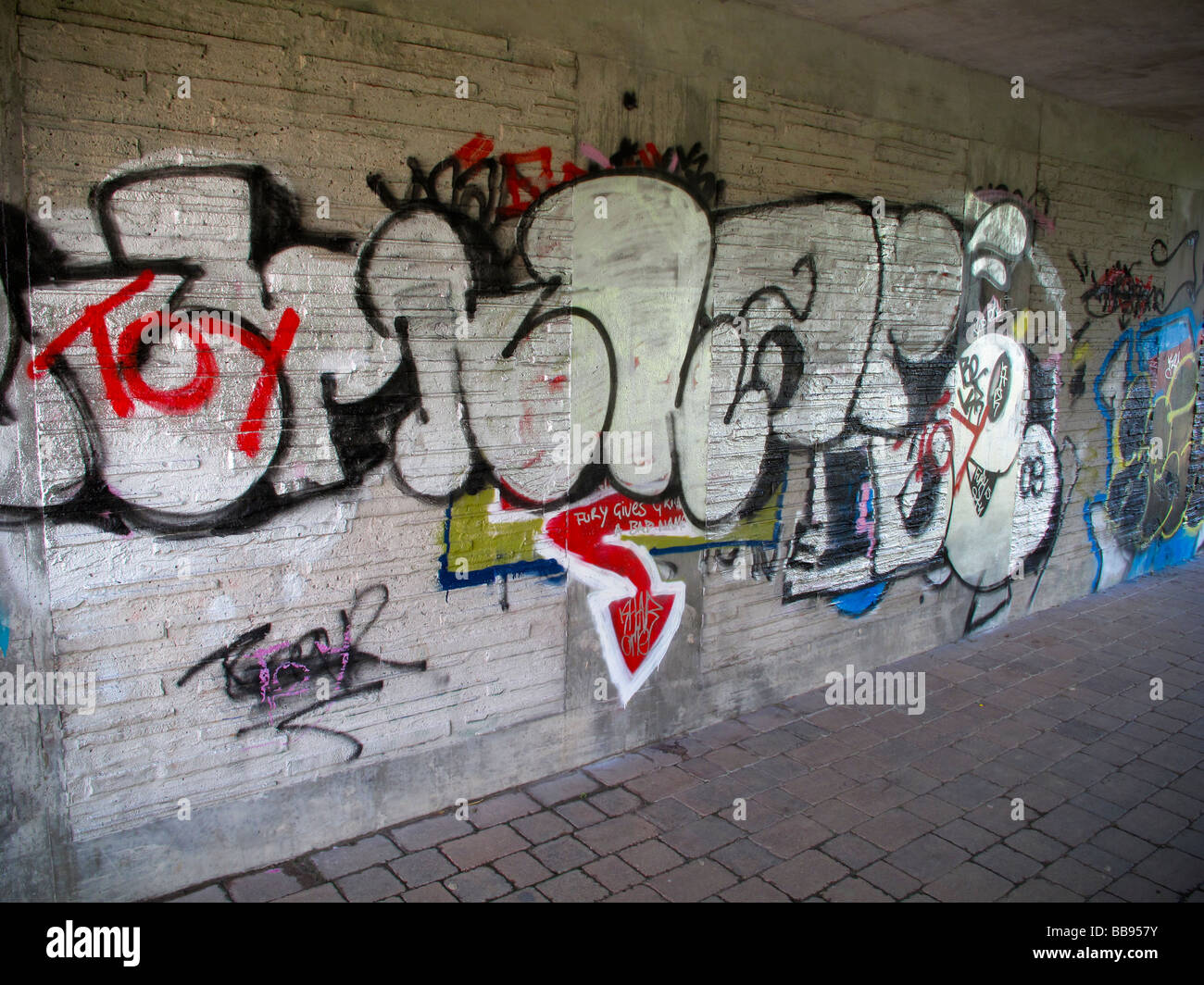 Canal bridge grafitti hi-res stock photography and images - Alamy