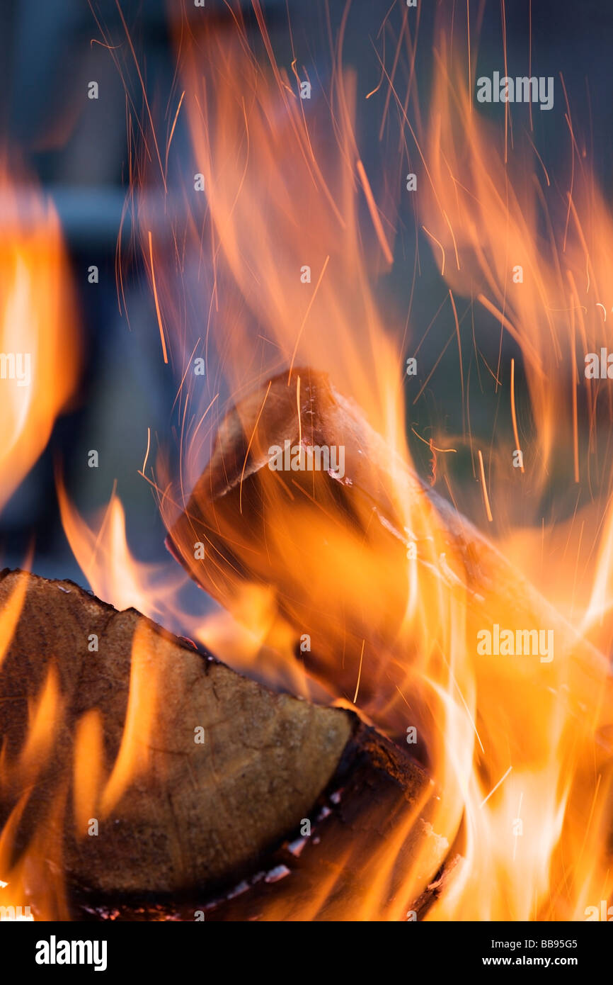 Campfire at night Stock Photo - Alamy
