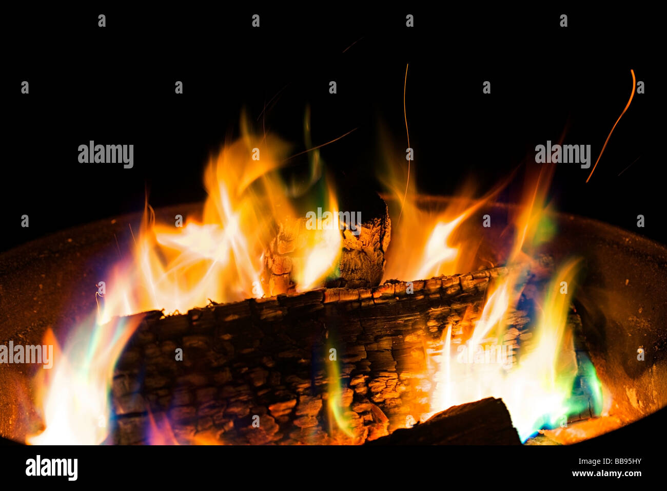 Campfire at night Stock Photo - Alamy