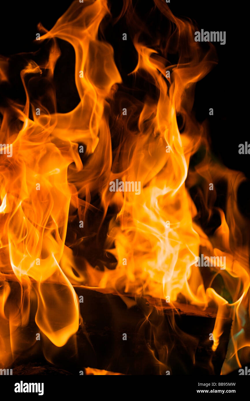 Campfire at night Stock Photo - Alamy