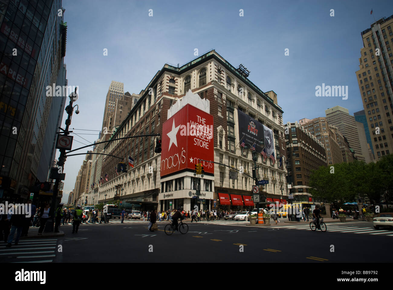 Macy S Flagship Department Store In Herald Square In New York Stock 