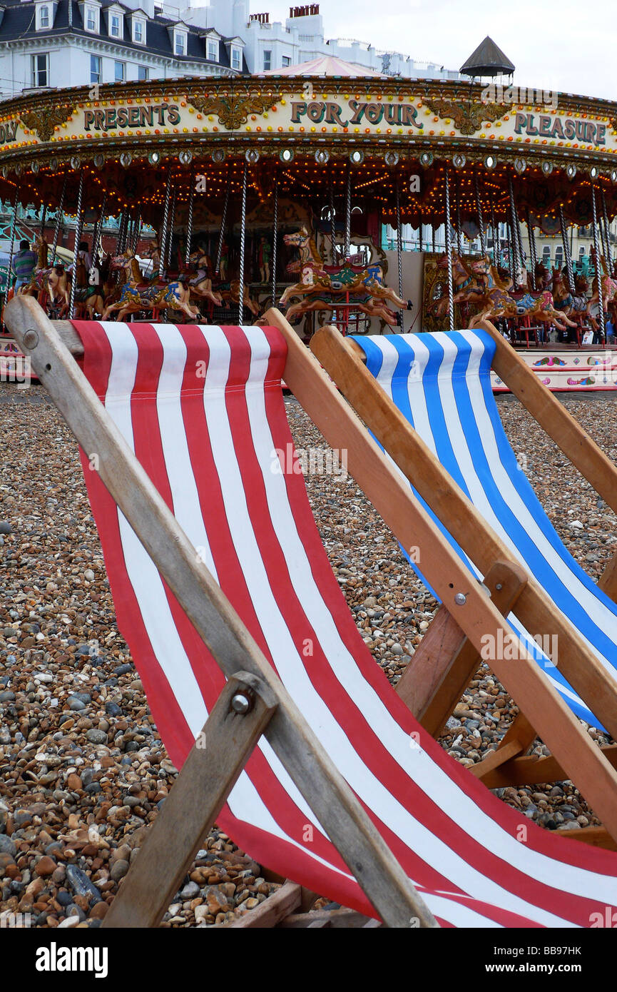 Deck chairs on brighton beach hi-res stock photography and images - Alamy