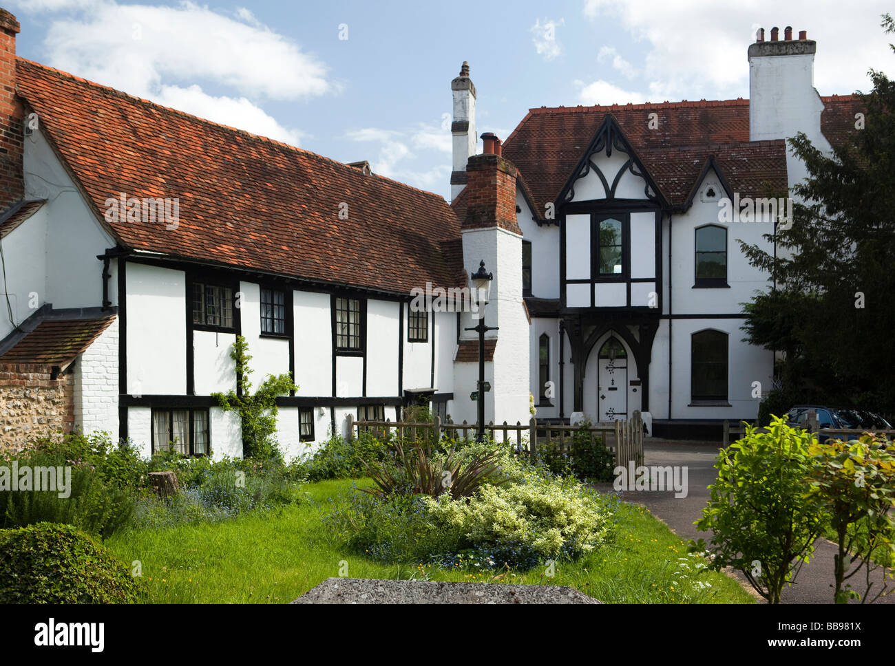 England Berkshire Cookham cottage at entrance to Holy Trinity churchyard Stock Photo