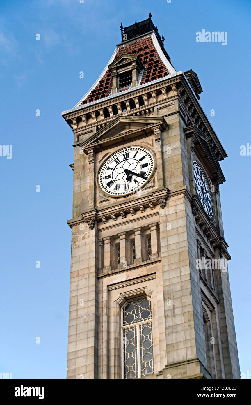 birmingham art gallery museum and clock tower Stock Photo - Alamy