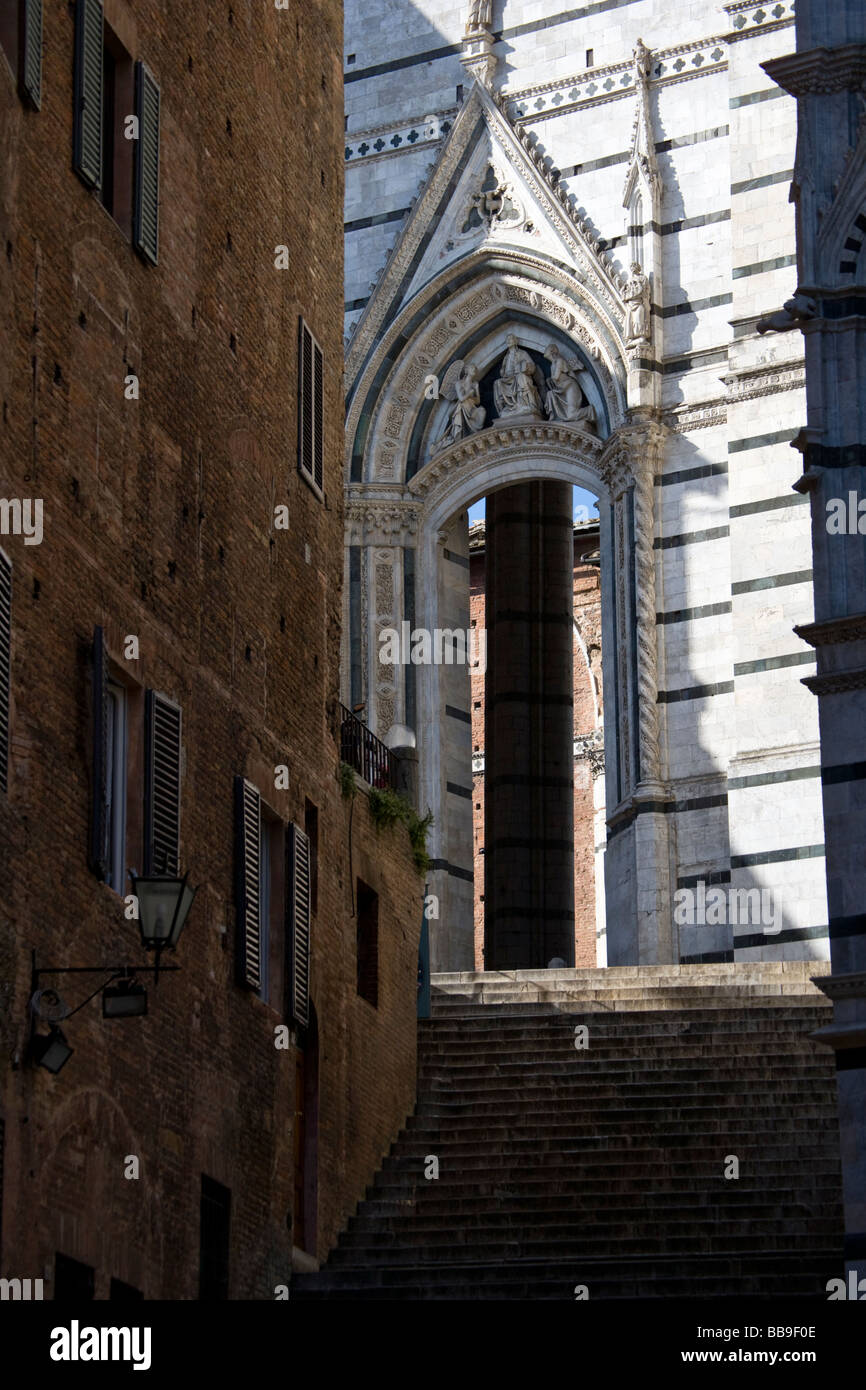 Steps & decorated archway connectin the Baptistry to the Piazza del Duomo in Siena, Tuscany, Italy Stock Photo