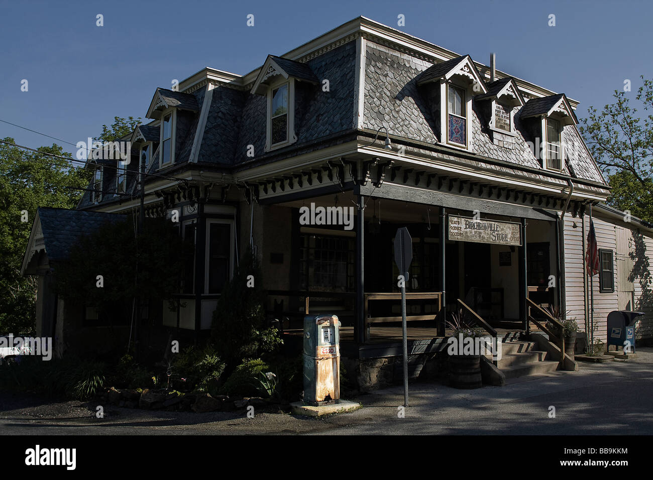 Corner general store, petrol station, post office and Restaurant Stock