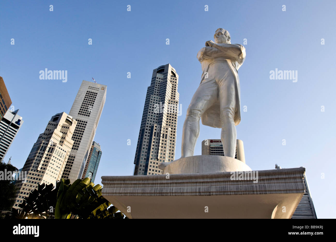 Patung Raffles Singapore, Singapore Riverwalk, Raffles Statue Stock Photo - Alamy