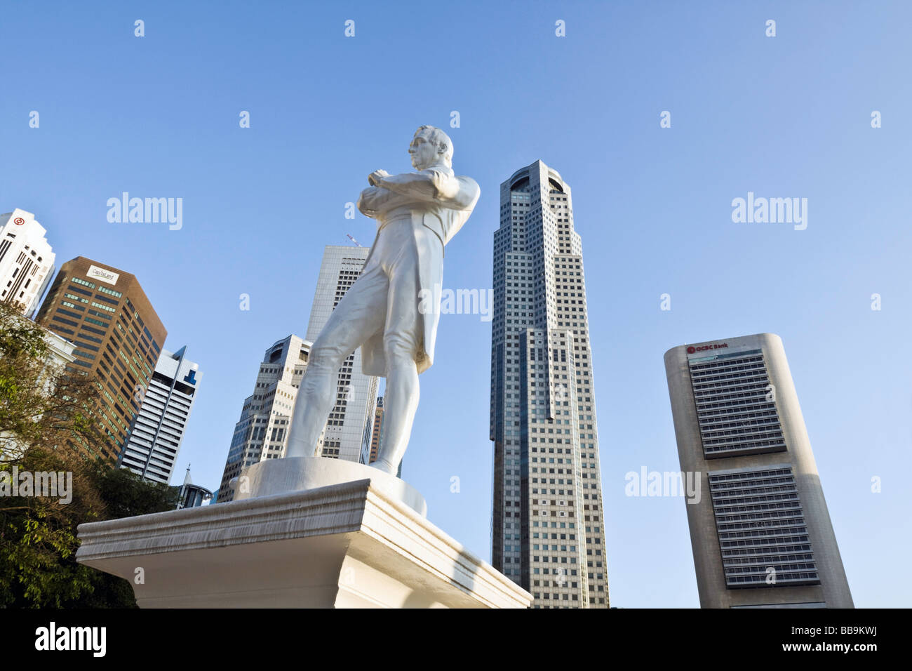 Patung Raffles Singapore, Singapore Riverwalk, Raffles Statue Stock Photo - Alamy
