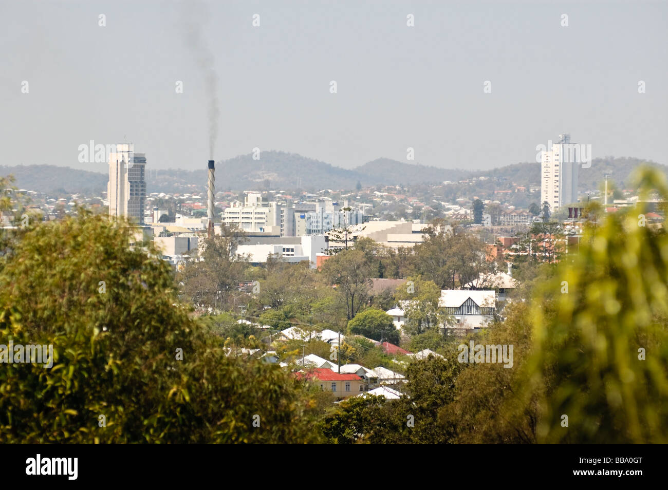 Pollution streams into the sky on a hot, hazy day: cityscape of Brisbane, Queensland, Australia Stock Photo