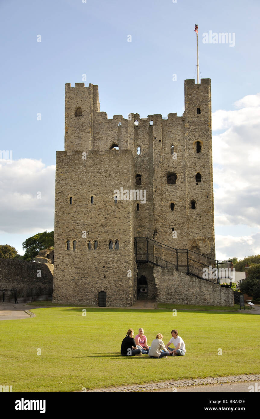 Rochester Castle viewed from Castle Gardens, Rochester, Kent, England ...