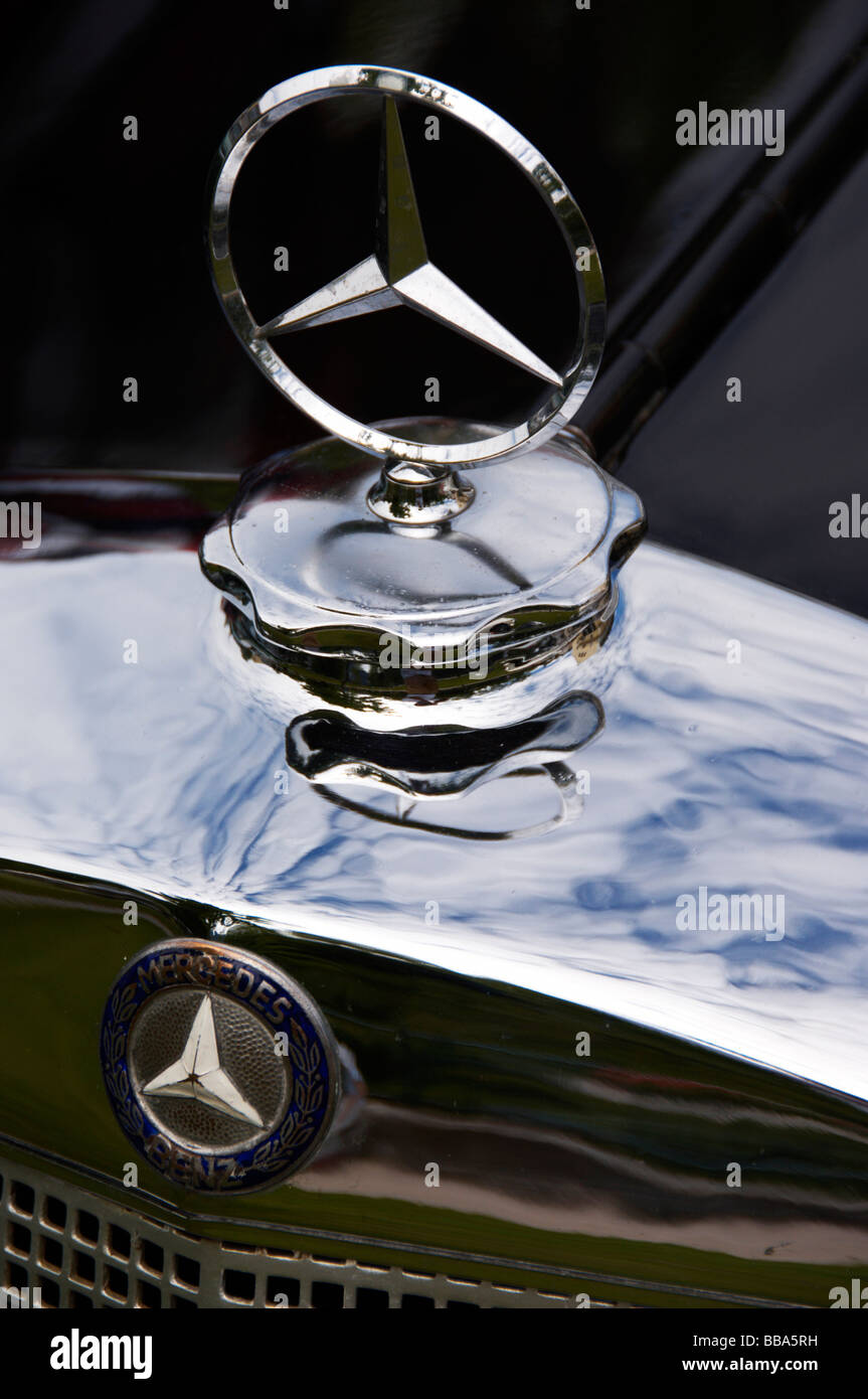 Old Mercedes Benz star on classic car Stock Photo - Alamy