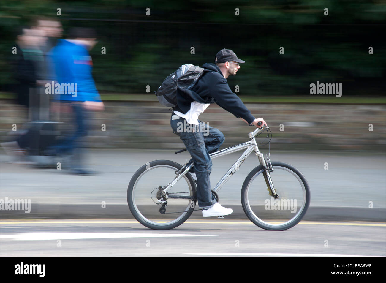 Single speed cycle hi-res stock photography and images - Alamy