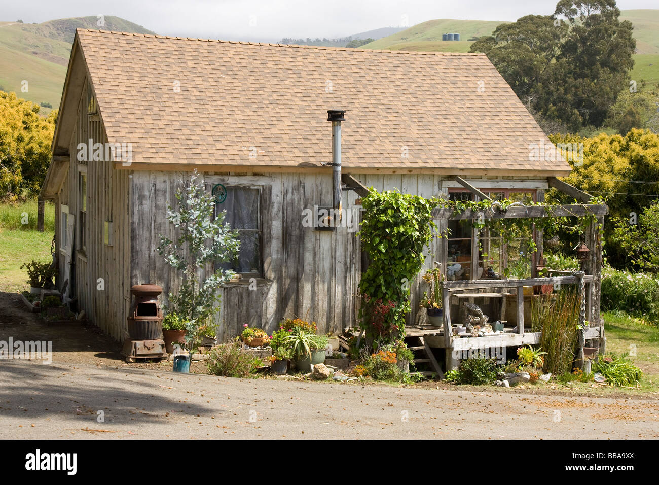 Rustic cottage hi-res stock photography and images - Alamy