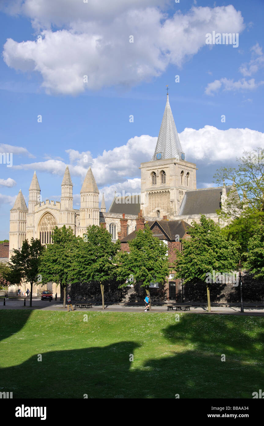 Rochester Cathedral viewed from Castle Gardens, Rochester, Kent ...