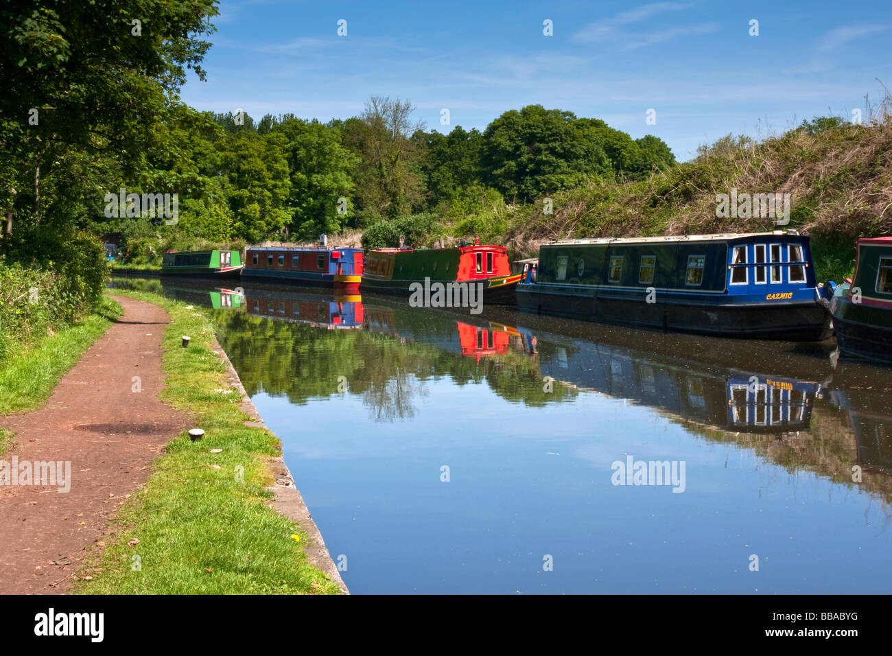 Narrow boats boat hi-res stock photography and images - Alamy