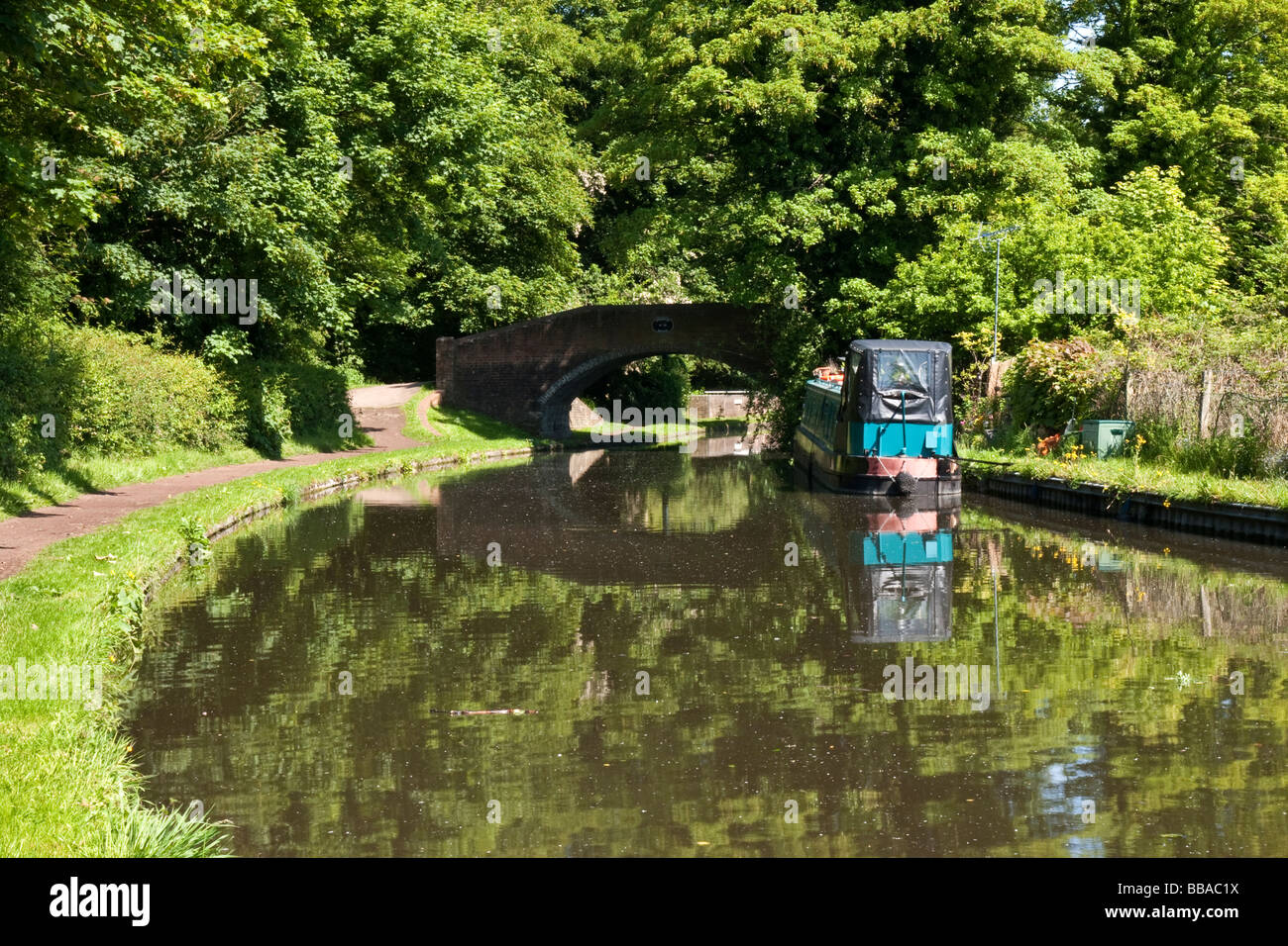 Narrow boats boat hi-res stock photography and images - Alamy