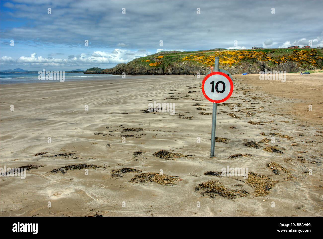 10mph roadsign, on sandy beach at Black Rock Sands Stock Photo Alamy