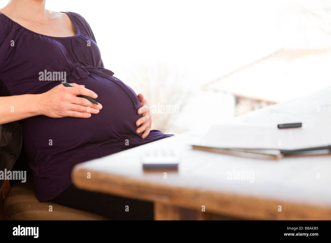 Беременные женщины. Декретные пособия. Самозанятый и беременность. Декретный отпуск. Декретный отпуск клипарт.