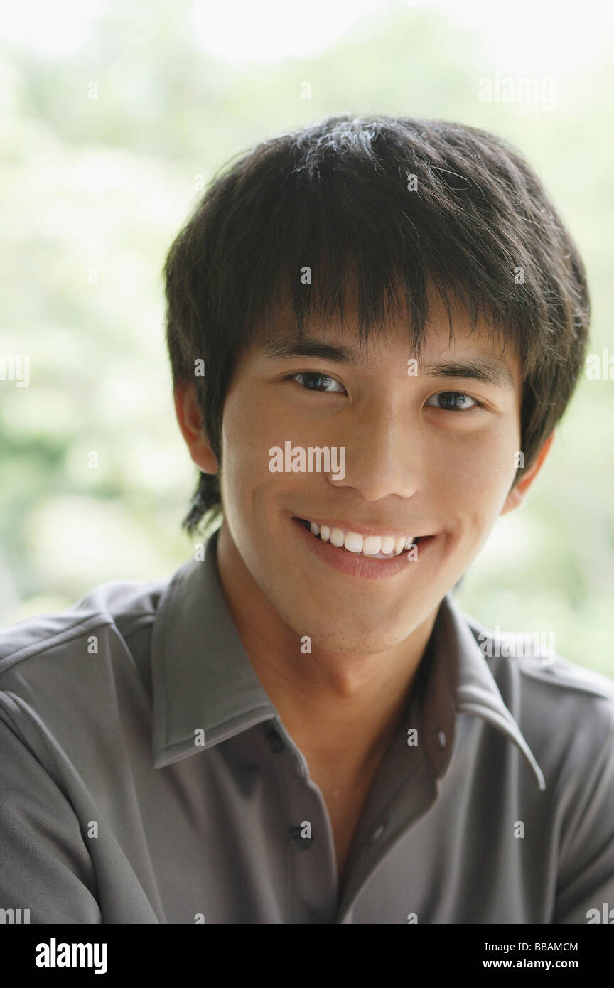 Young man smiling at camera, head shot Stock Photo - Alamy
