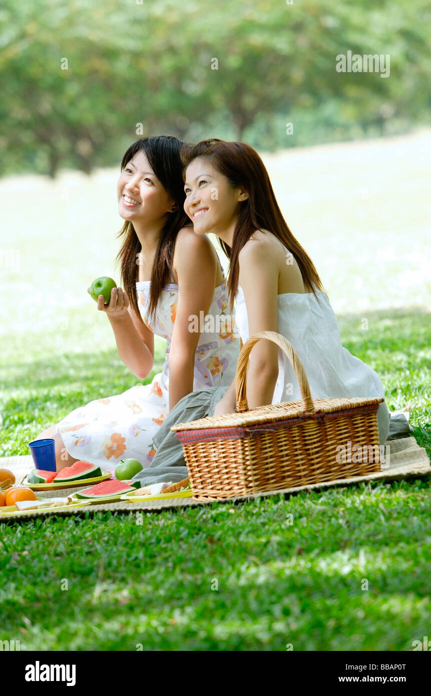 Two young women in park hi-res stock photography and images - Alamy