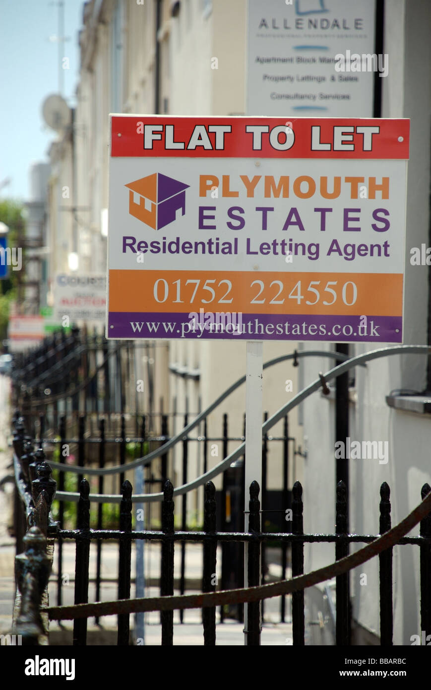 Flat to Let sign, Plymouth, Devon, UK Stock Photo Alamy