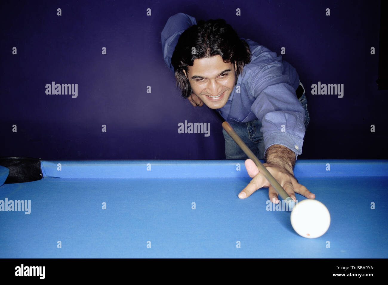 Man shooting pool Stock Photo Alamy
