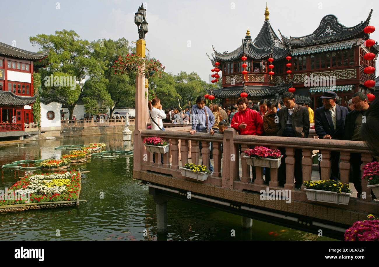 Zigzag bridge at Yu Yuan, Shanghai Stock Photo