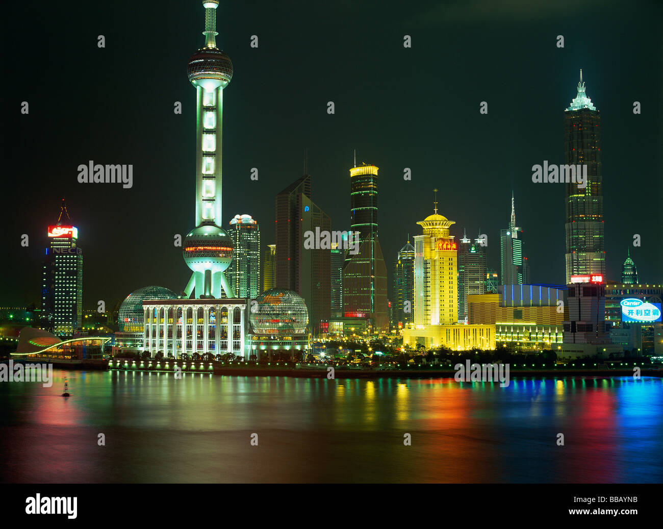 China shanghai whampoa river bund hi-res stock photography and images ...