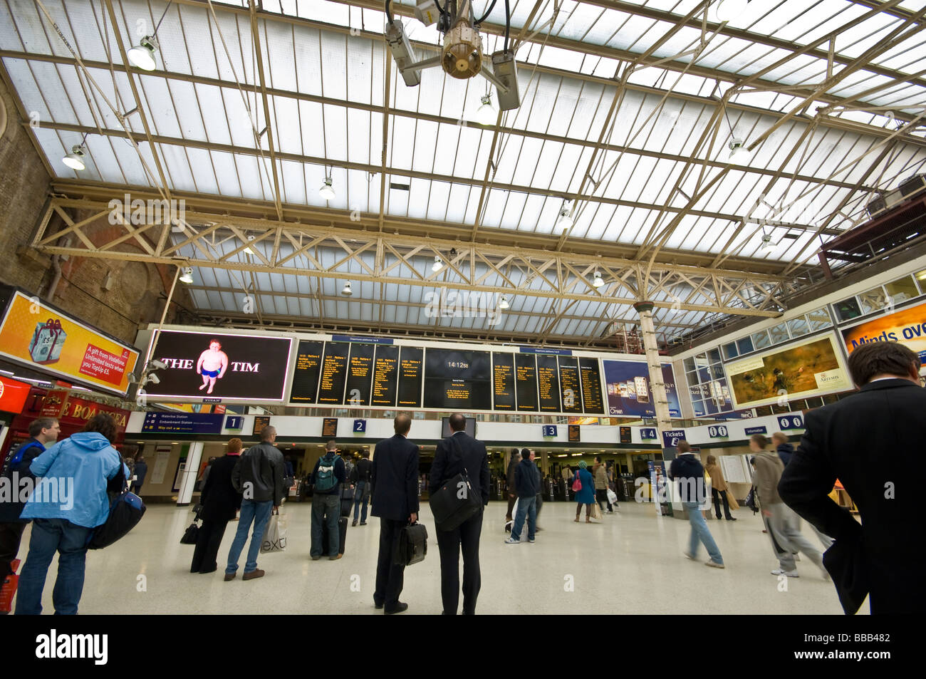 commuters waiting for delayed train at king's cross train station Stock Photo