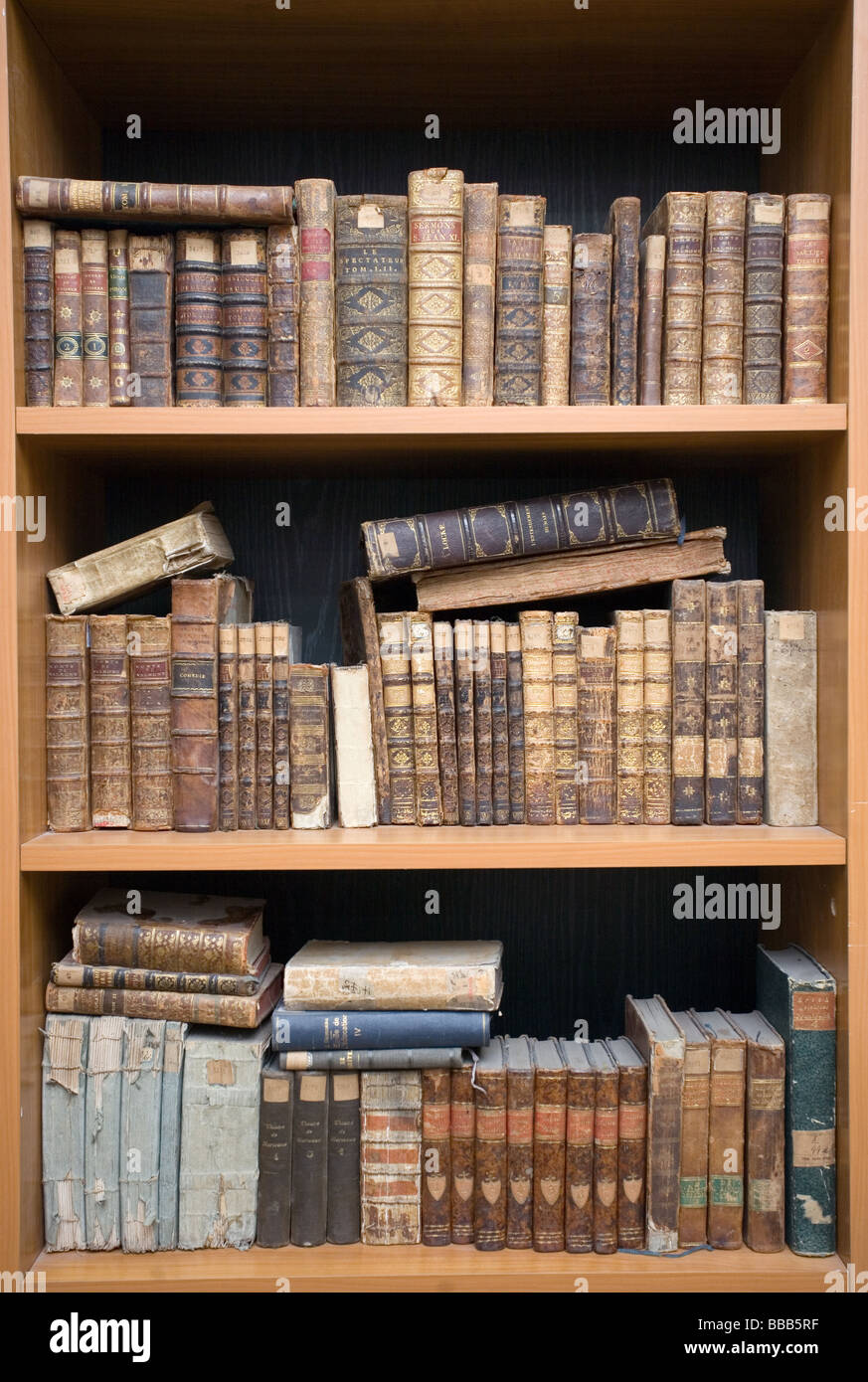 old books on the shelf Stock Photo - Alamy