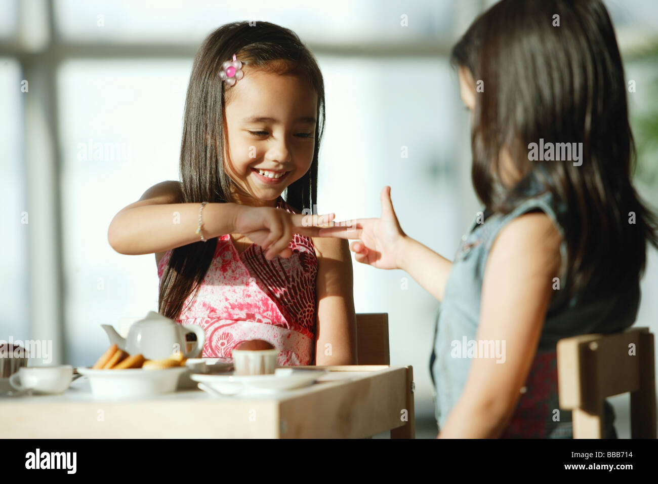 Girls at tea party hi-res stock photography and images - Alamy