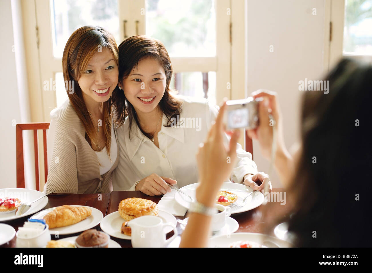 Posing for photograph hi-res stock photography and images - Alamy