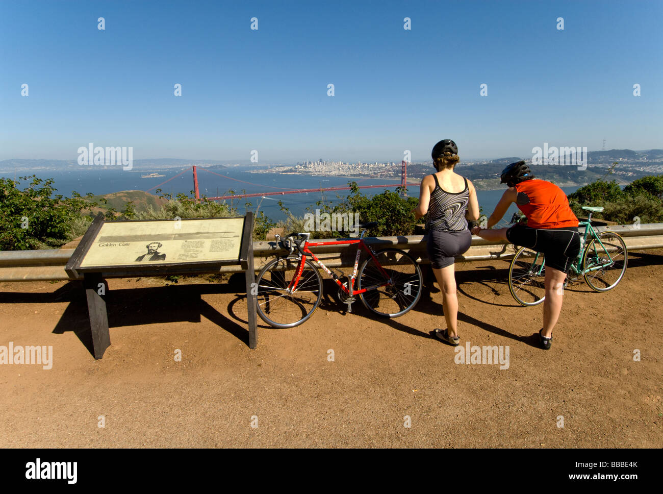 California Bicyclists overlooking Golden Gate Bridge view of Golden Gate Bridge and city Stock Photo