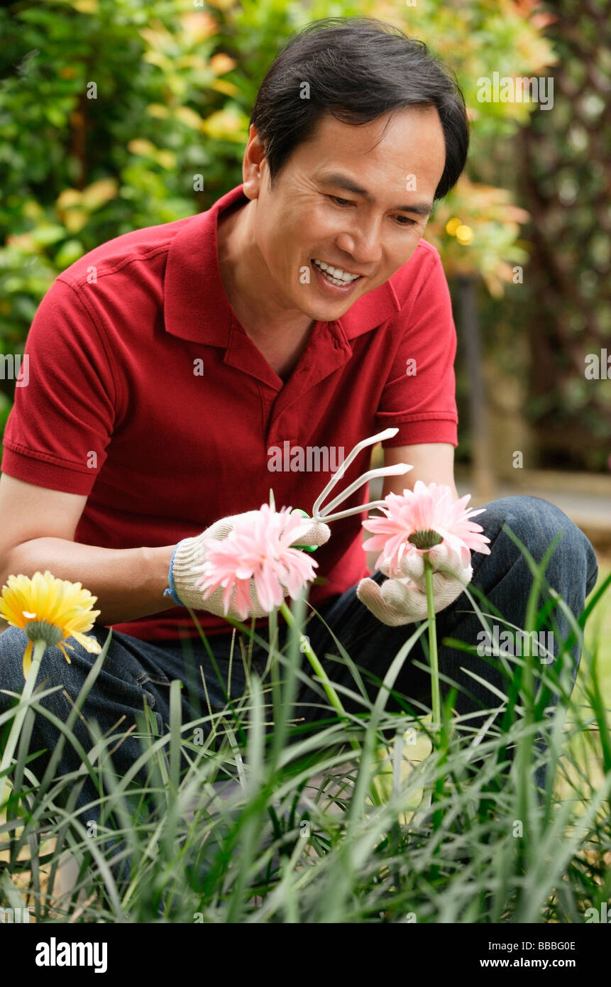 Man gardening hi-res stock photography and images - Alamy
