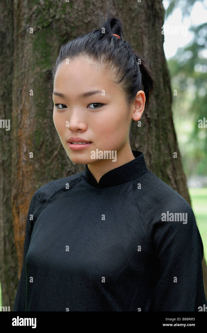 Young woman in traditional Chinese costume, head shot Stock Photo - Alamy