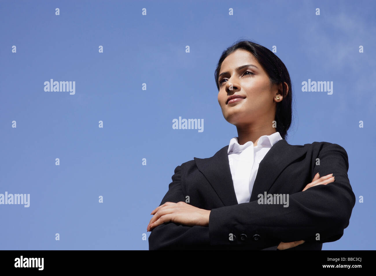 Woman folded arms serious hi-res stock photography and images - Alamy