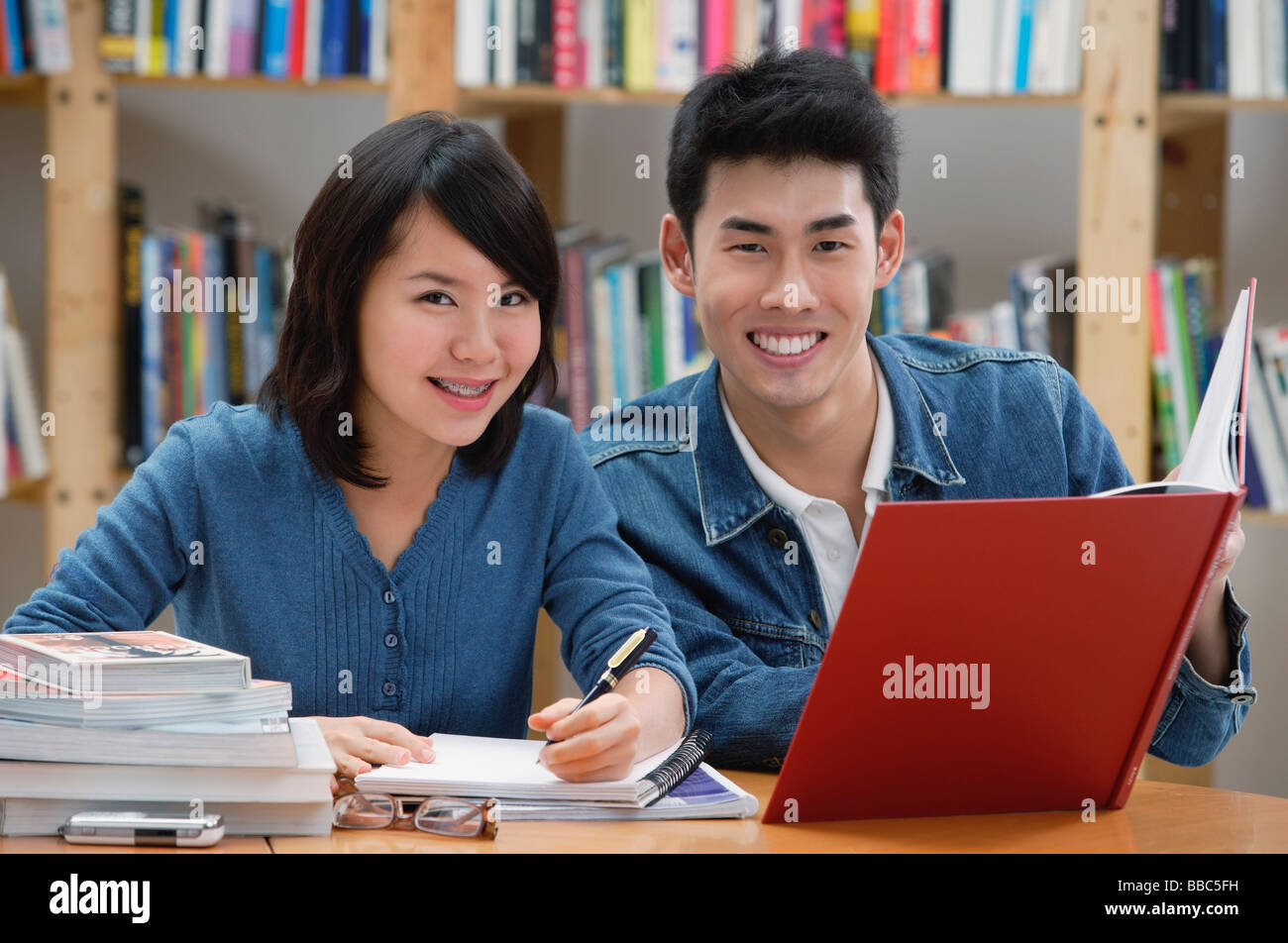 Black man studying in library hi-res stock photography and images - Alamy