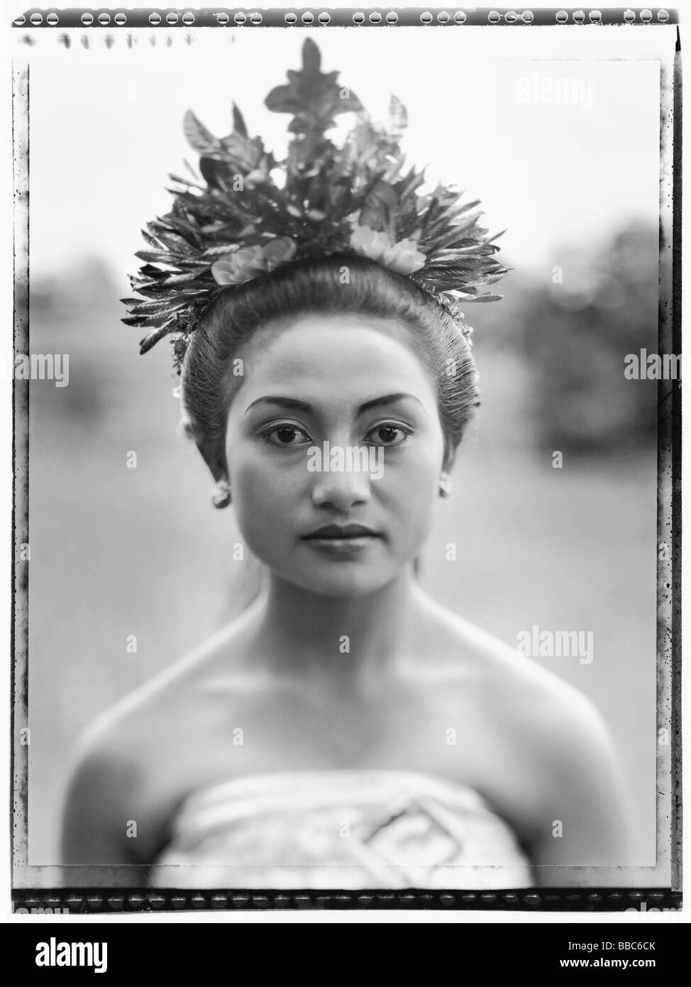 Indonesia, Bali, Ubud, Pendet dancer waiting to perform Stock Photo Alamy