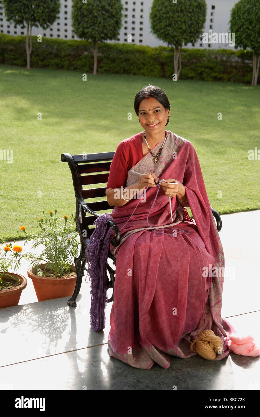 Sari wearing woman hi-res stock photography and images - Alamy