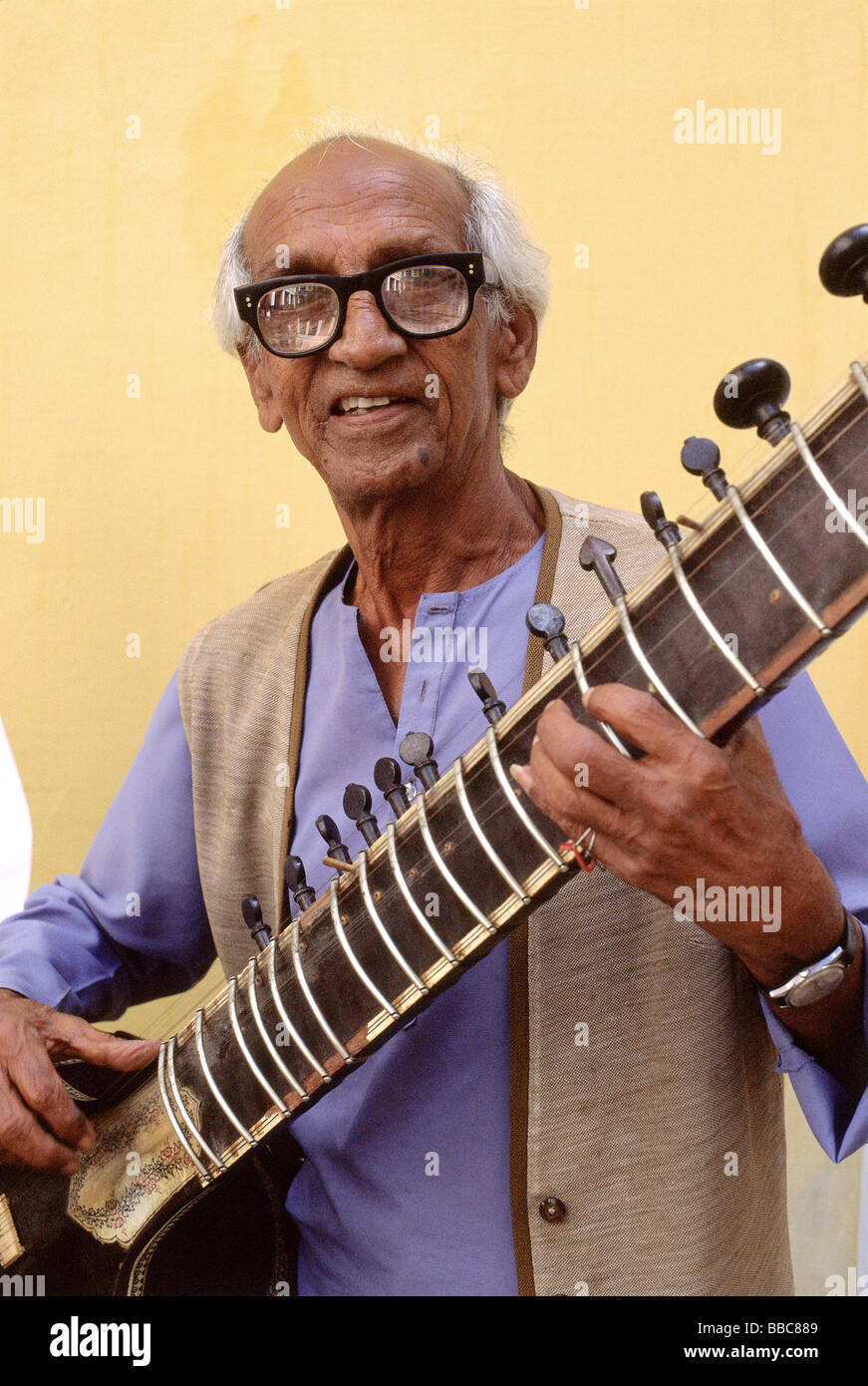 India, Karnataka, Mysore, Hotel sitar player. (grainy Stock Photo Alamy