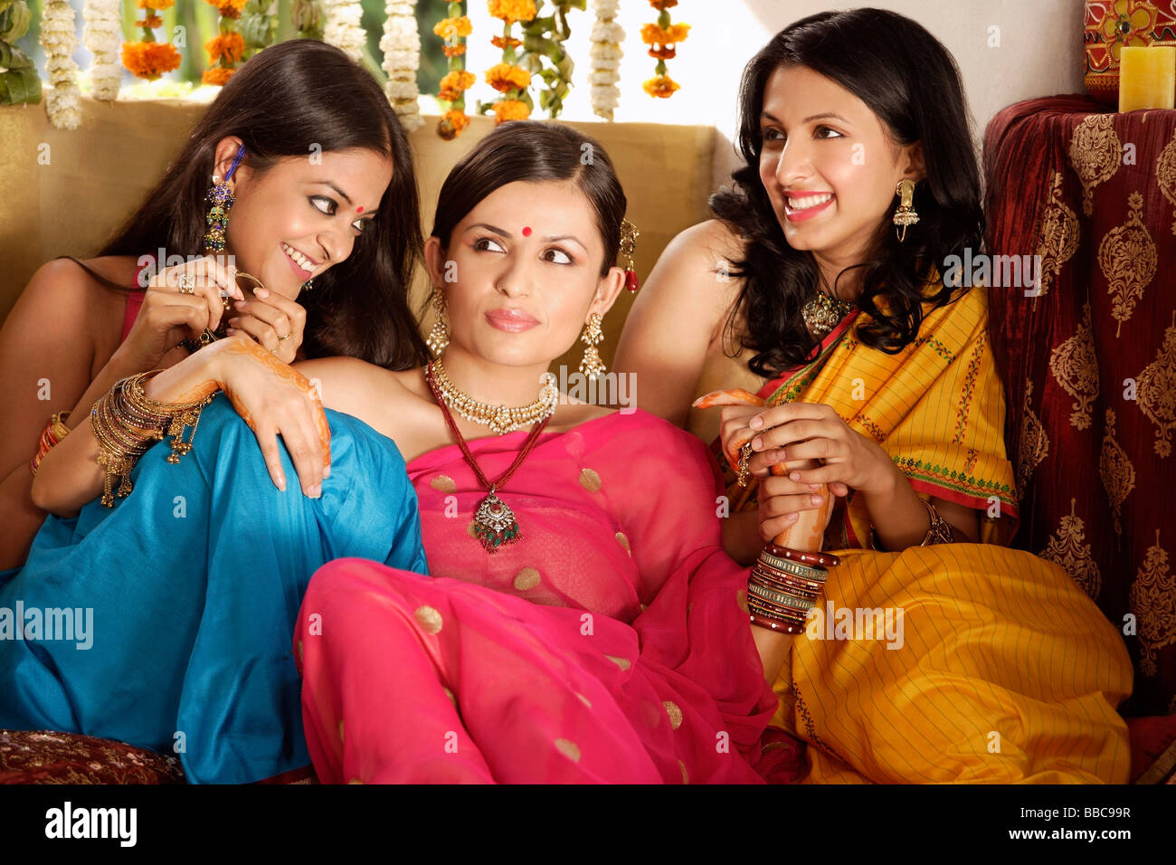 Three women wearing sari hi-res stock photography and images - Alamy