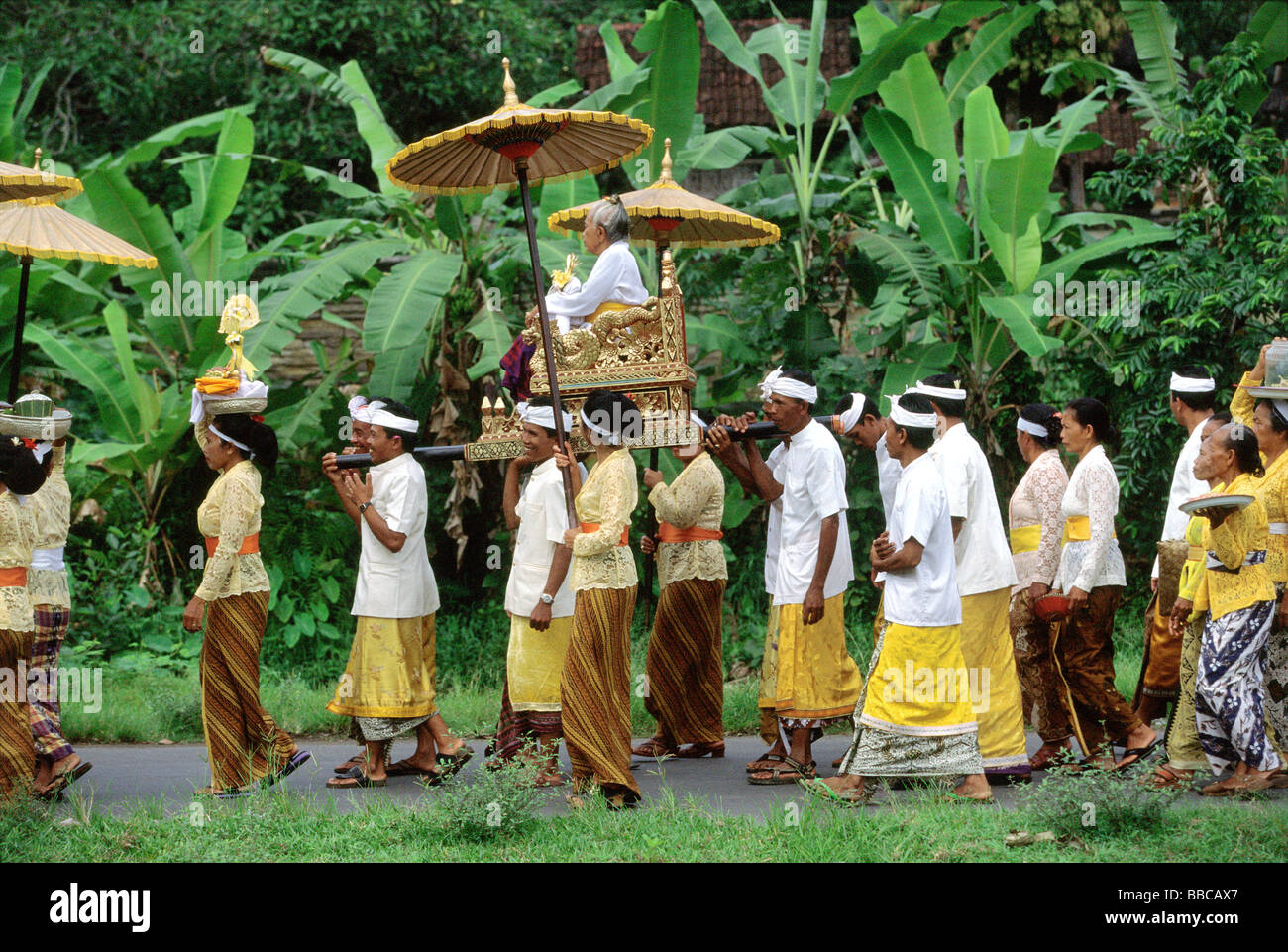 Indonesia, Bali, Gianyar, Pengastian ceremony, worshippers carry ...