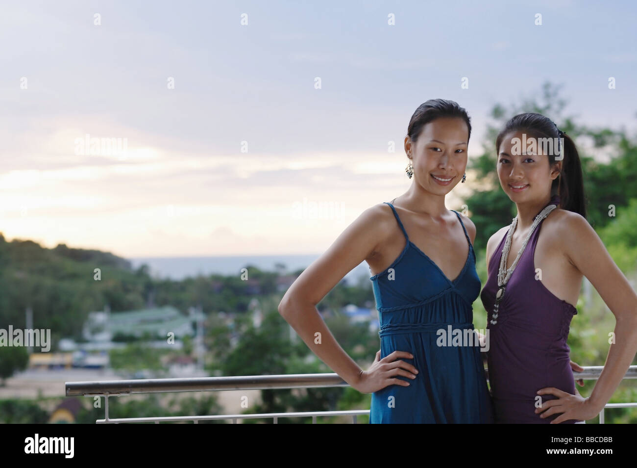 Two women standing together hi-res stock photography and images - Alamy