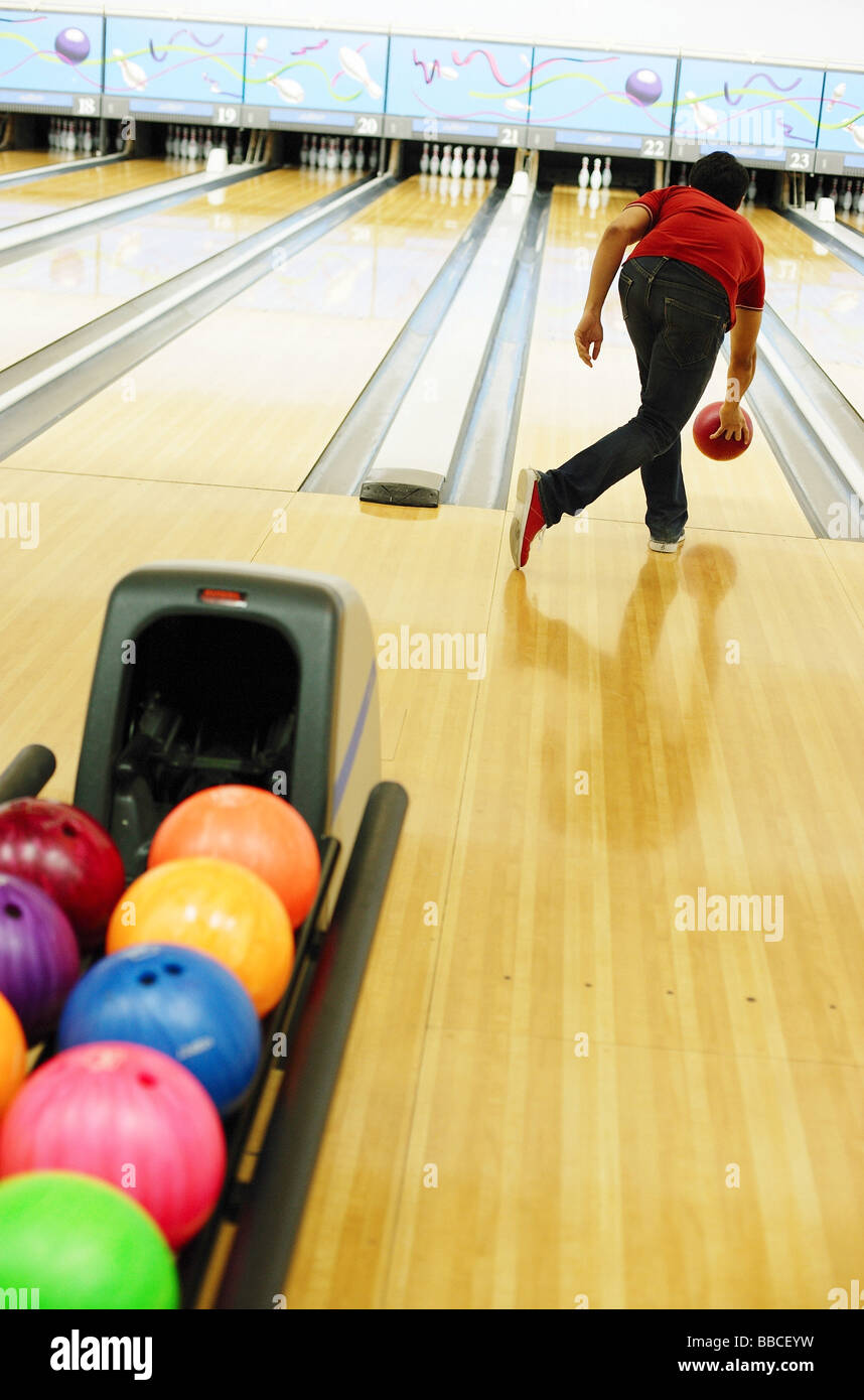 Man bowling in bowling alley Stock Photo Alamy