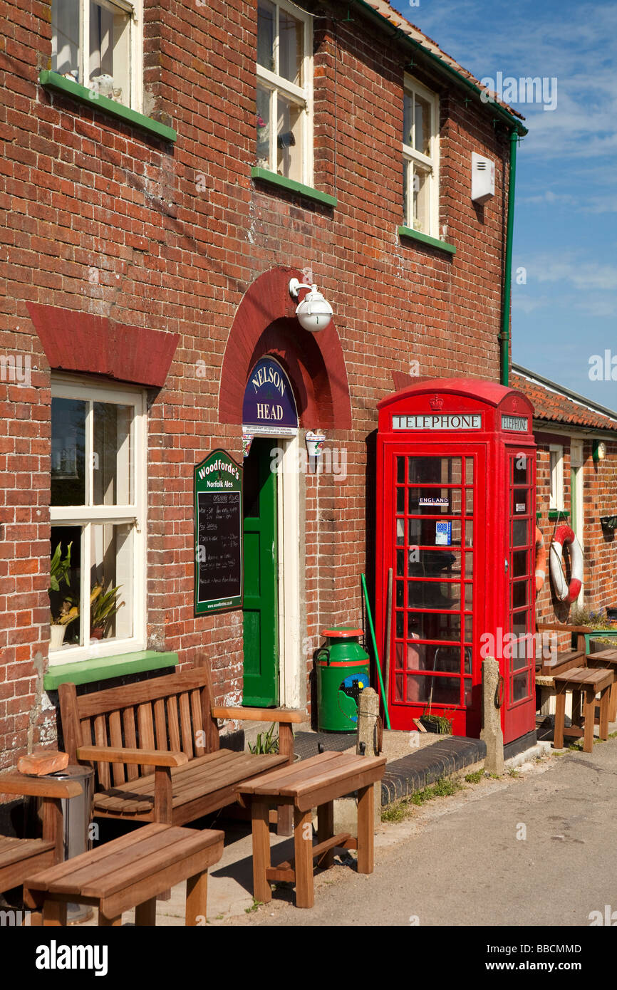 UK England Norfolk Horsey Nelsons Head Public House old redundant K6 phone box outside pub Stock Photo