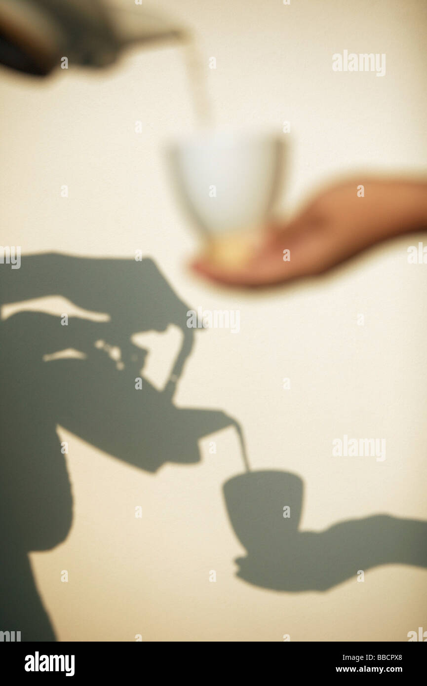 Japanese woman pouring tea hi-res stock photography and images - Alamy