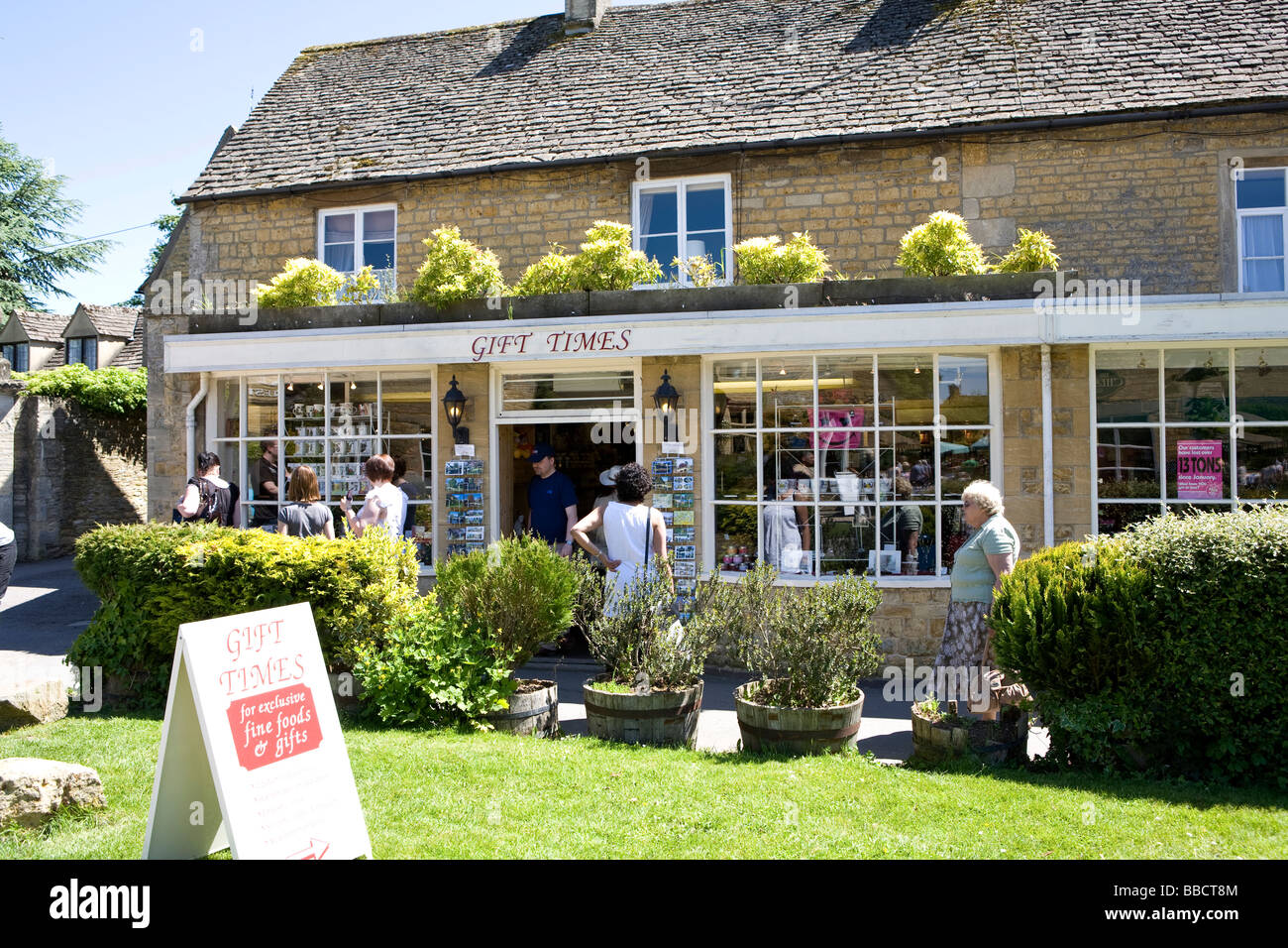 cotswold gloucestershire, bourton on the water gift shop Stock Photo