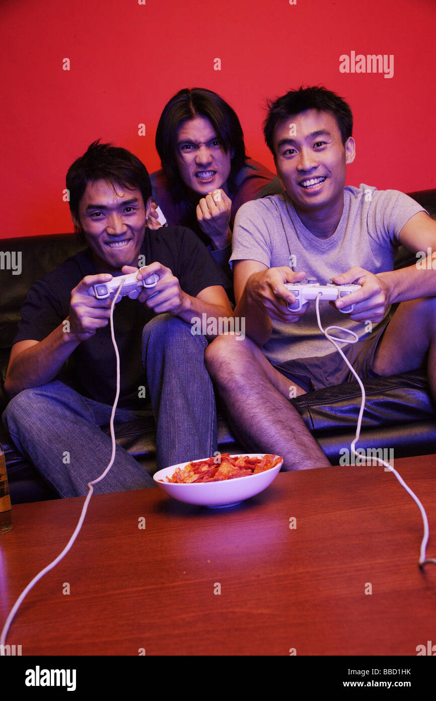 Chinese playing video games hi-res stock photography and images - Alamy